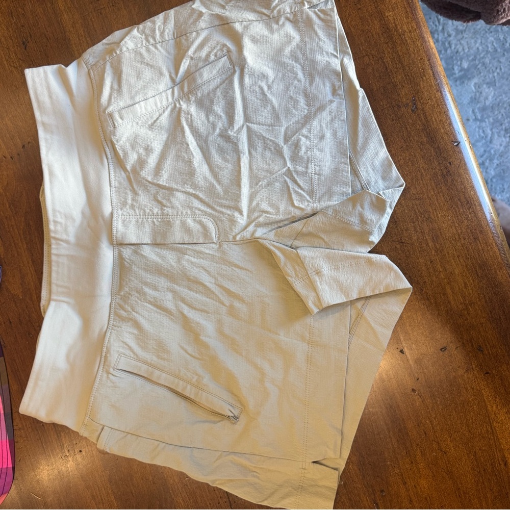 Athleta Light Tan Trekkie North Shorts